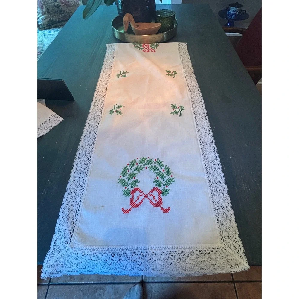Vintage Christmas Table Runner and 8 Napkins Set Cross Stitch Wreath Lace Trim